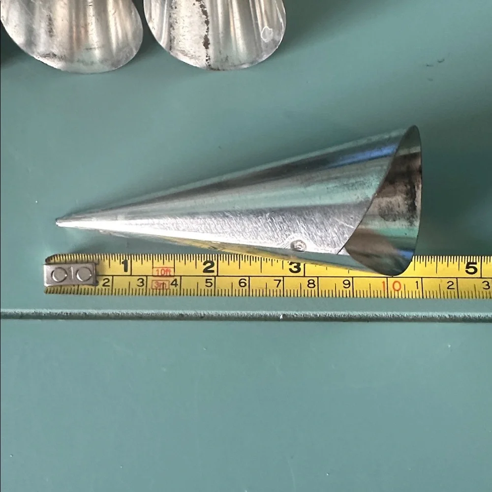 6 Vintage metal mold used for baking horns
